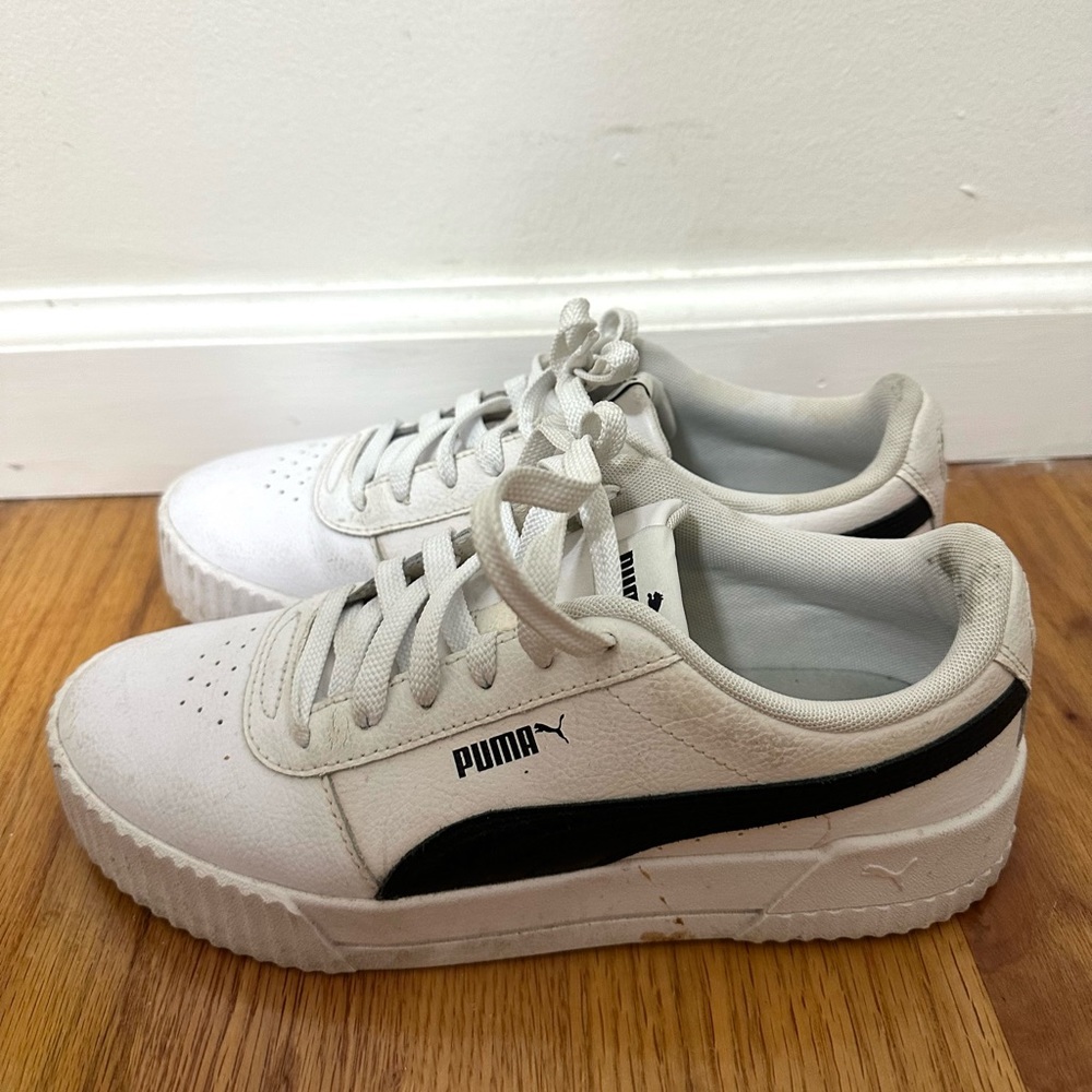 PUMA Carina Women’s sneakers in size 8